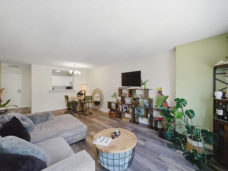 802 S Plymouth Ct #1 — Photo 6