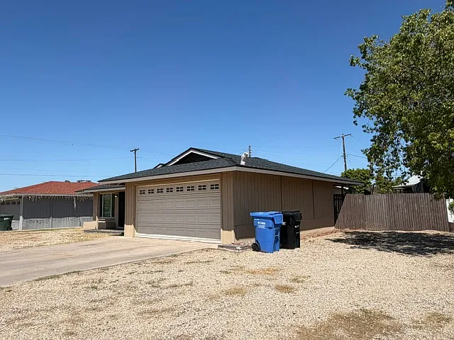 3 bedroom with 1.75 bath and Arizona room — Photo 2