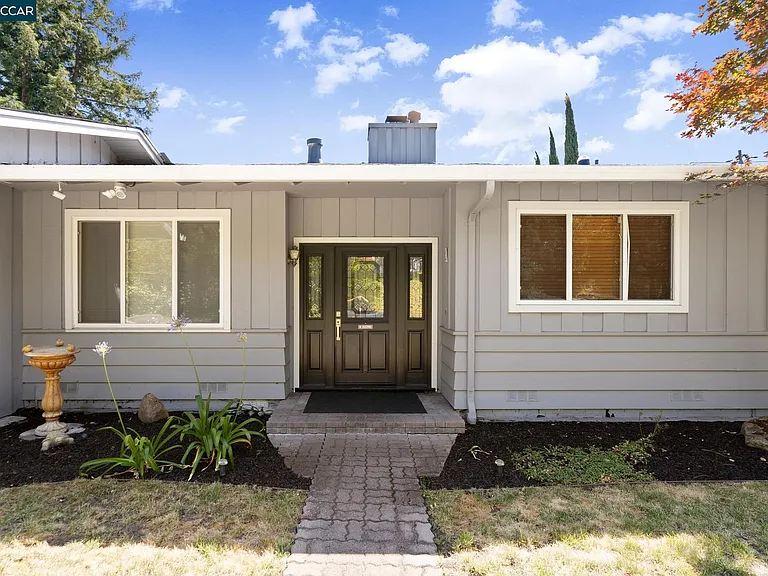 1021 Windsor Dr — Photo 4