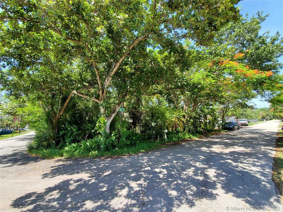2nd image of 6495 SW 82nd St