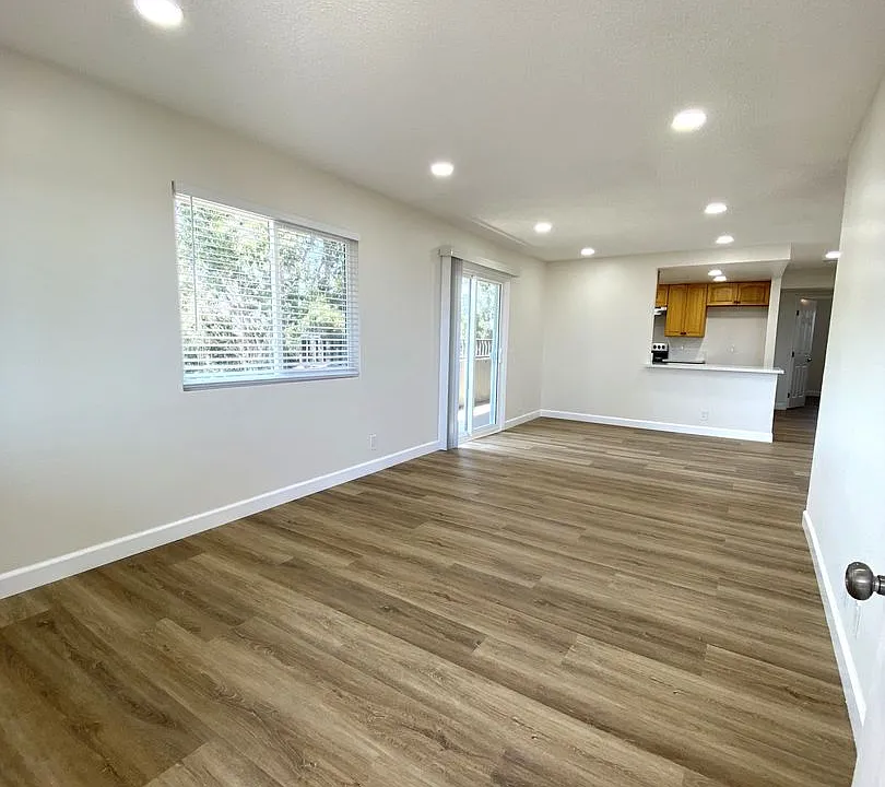 6001 Fullerton Ave