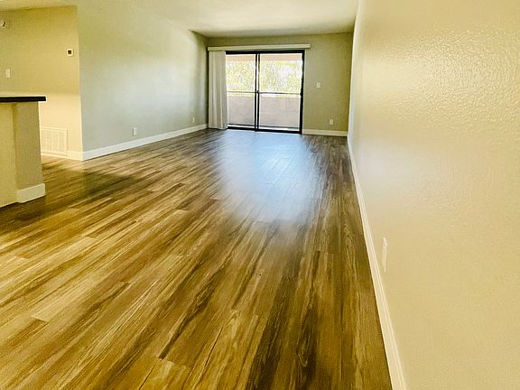 5th image of 2209 Judson St #11B