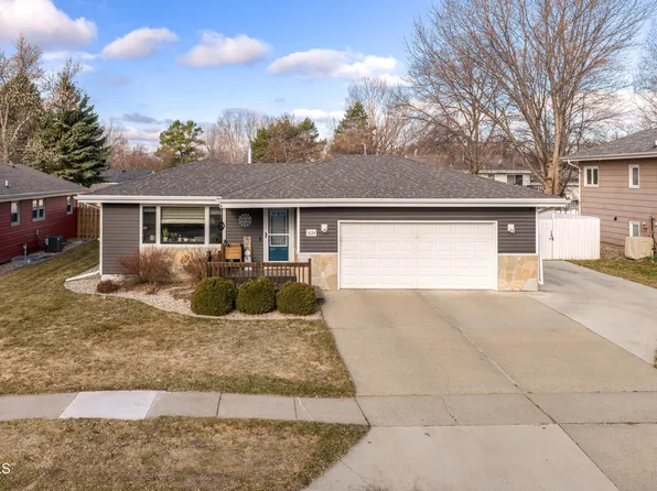 1624 Columbia Dr, Bismarck, ND 58504