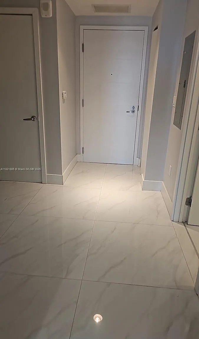 1 bed, 2.0 bath, 937 sqft, $3,350 — Photo 2