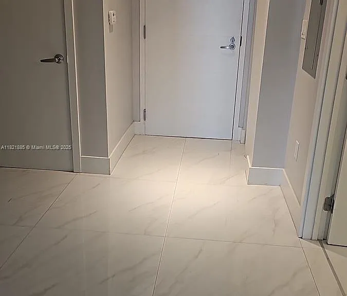 16385 Biscayne Blvd — Photo 2