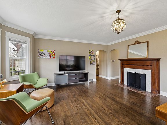 3rd image of 1407 41st Pl