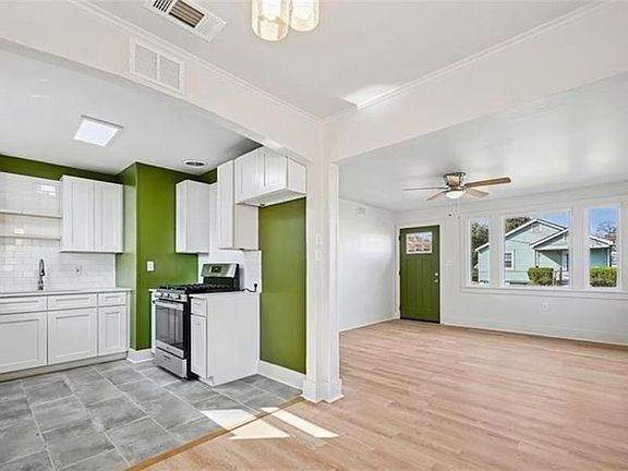 4th image of 501 Saint Ann St