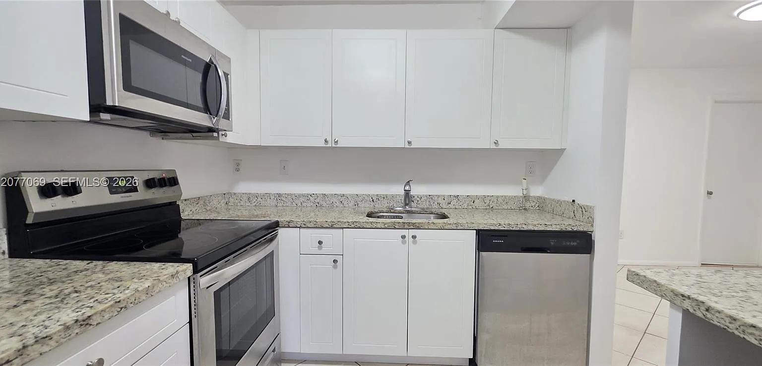 Quatraine Condo Ii Ph Ii — Photo 2