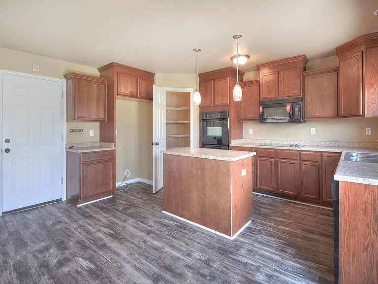 7687 Manistique Dr — Photo 5