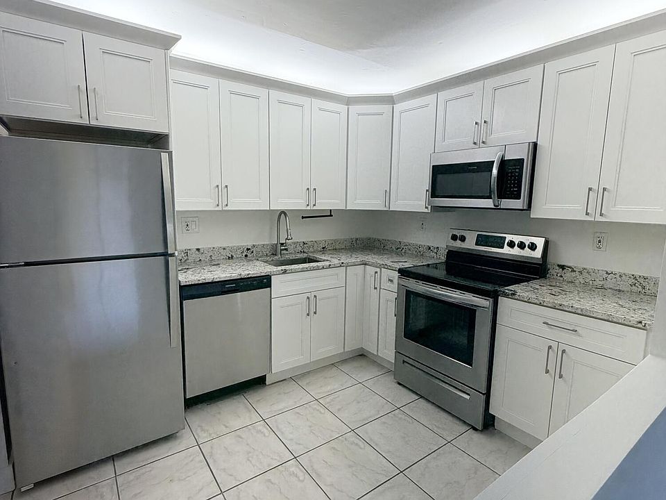 1st image of 9235 SW 8th St APT 512