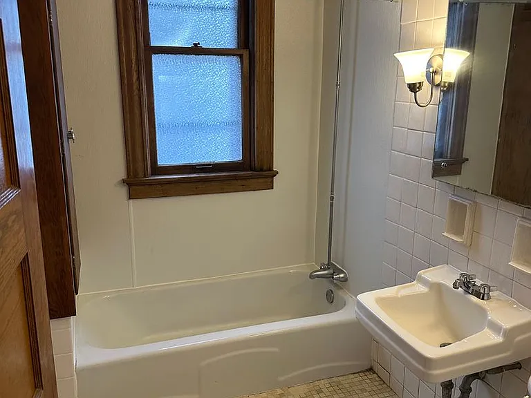 2404 N Dousman St — Photo 7