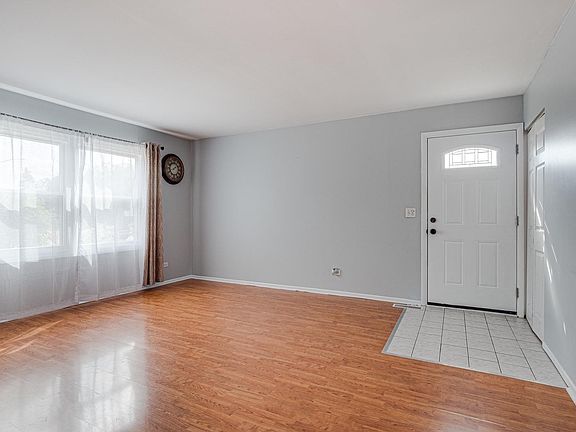 3rd image of 120 W Stevenson Dr