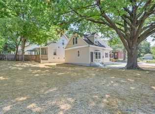 903 N 5th St, Saint Charles, MO 63301