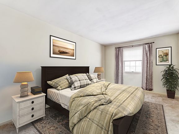 5th image of 92 Jonathan Dr