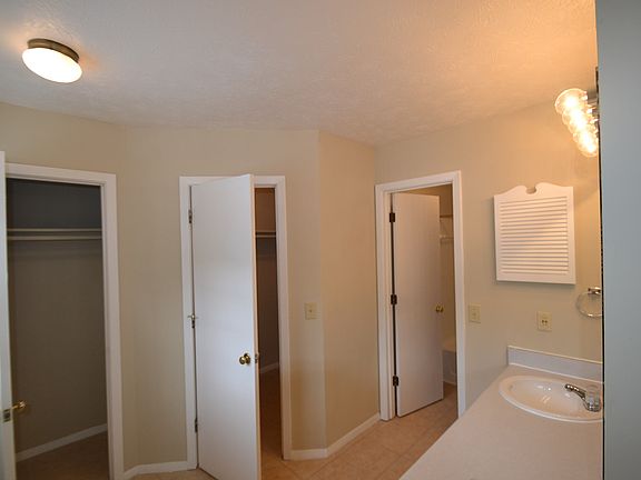 4th image of 5053 Brittany Dr