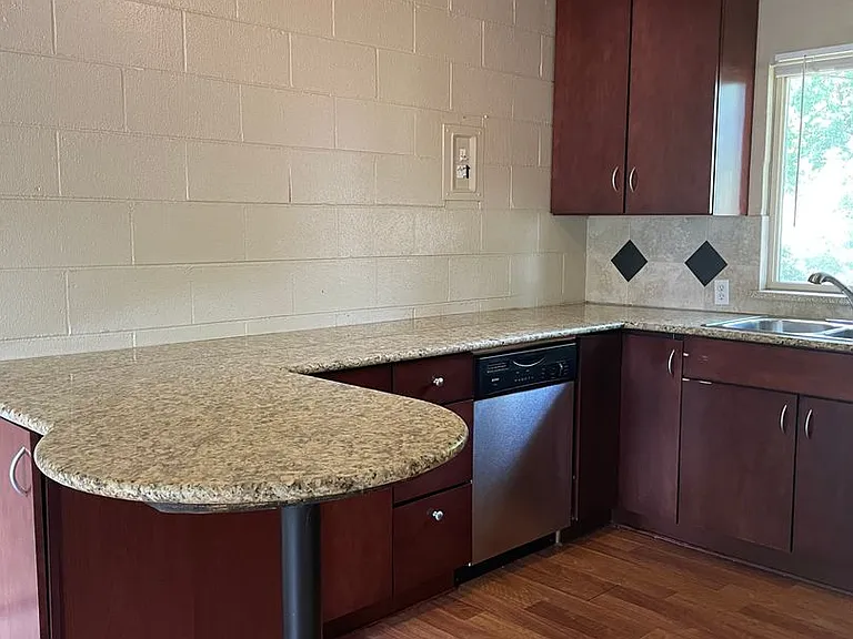 125 E Mrytle Flats — Photo 57