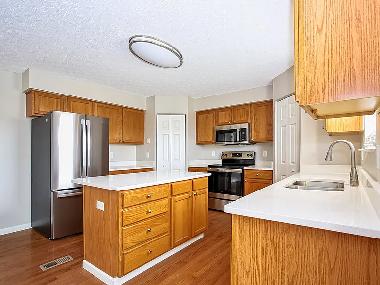 6322 Bellinger Dr — Photo 9
