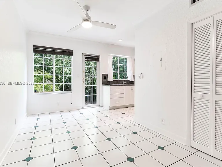 21 Madeira Ave #18 — Photo 4