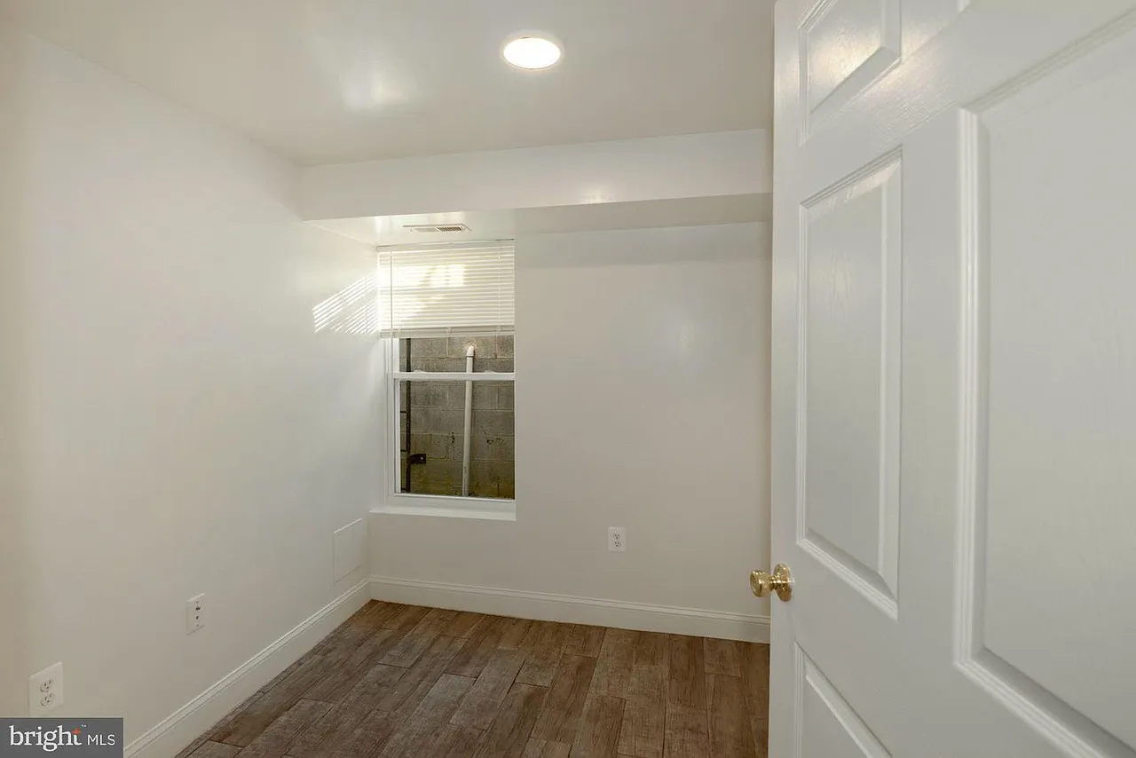 3 bed, 2200 sqft, $4,800 — Photo 4