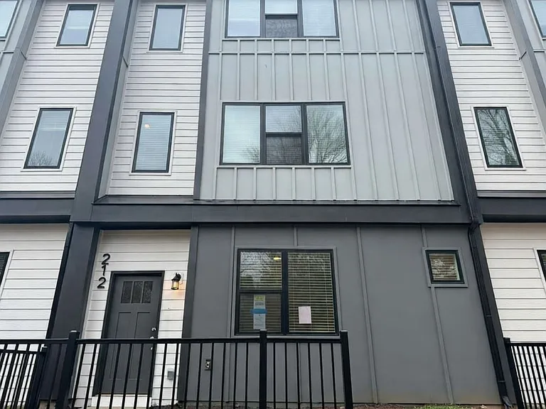 212 Nelson Ave — Photo 3