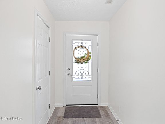 5th image of 208 Cornell Ave