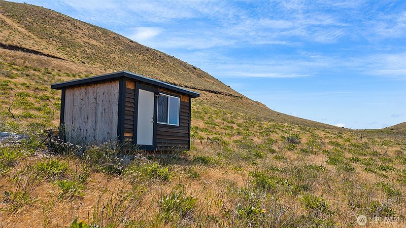 5th image of 1110 Ellensburg Ranches Rd