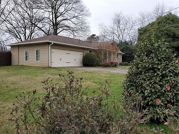 4th image of 566 Alcott Dr SE