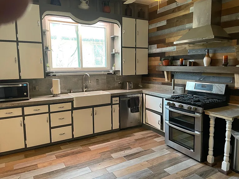 205 E Simpson St — Photo 5