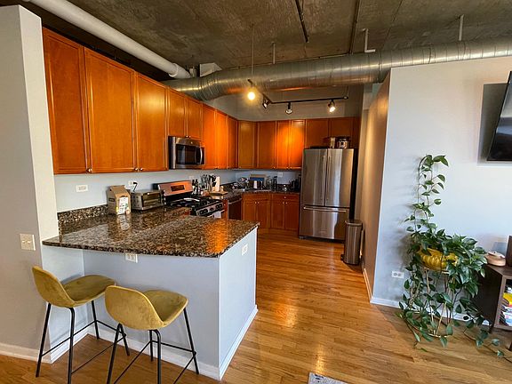 4th image of 900 N Kingsbury St APT 1123