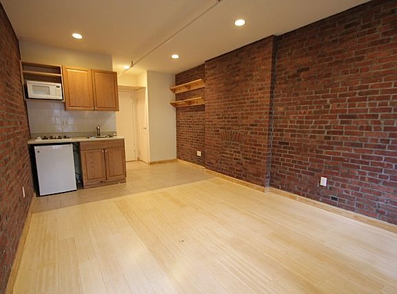 3rd image of 140 W 15th St APT 2D