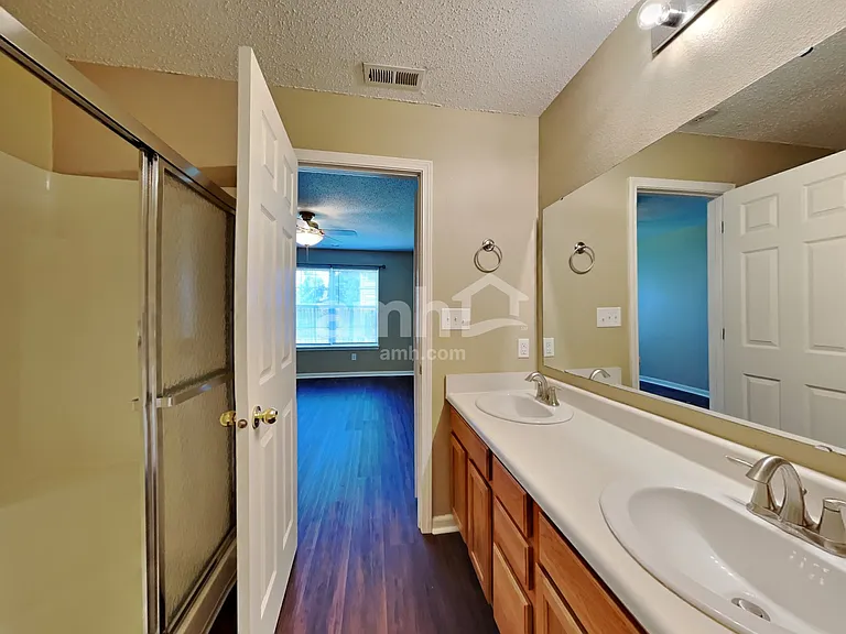 9734 Thomas Ln — Photo 9