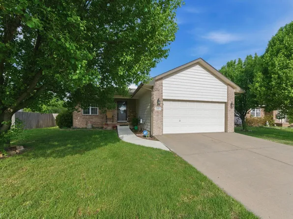 849 S Sunset Cir, Andover, KS 67002