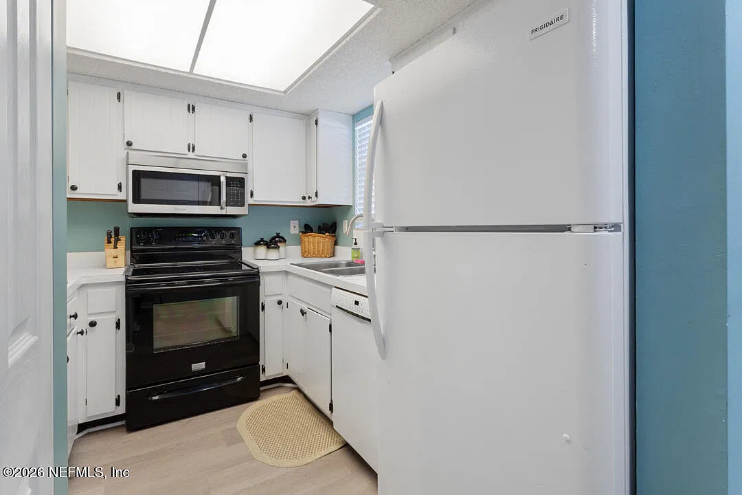 2 bed, 2.0 bath, 1060 sqft, $1,700 — Photo 4