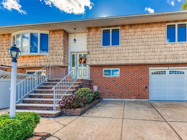 8 S Franklin Avenue, Lynbrook, NY 11563