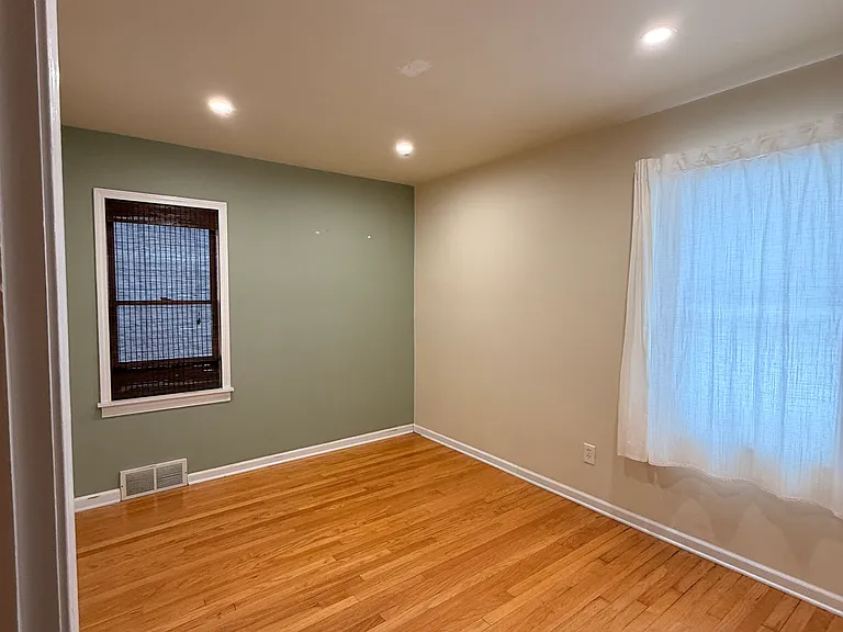 315 Pearson St — Photo 9