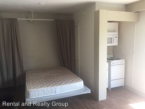 3rd image of 214 Cedarwood Ct