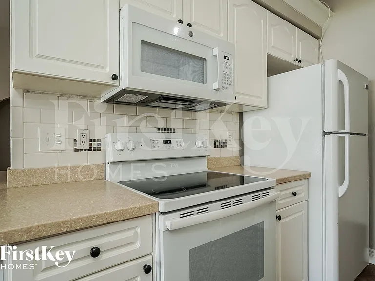 807 SW 3rd Ave — Photo 7