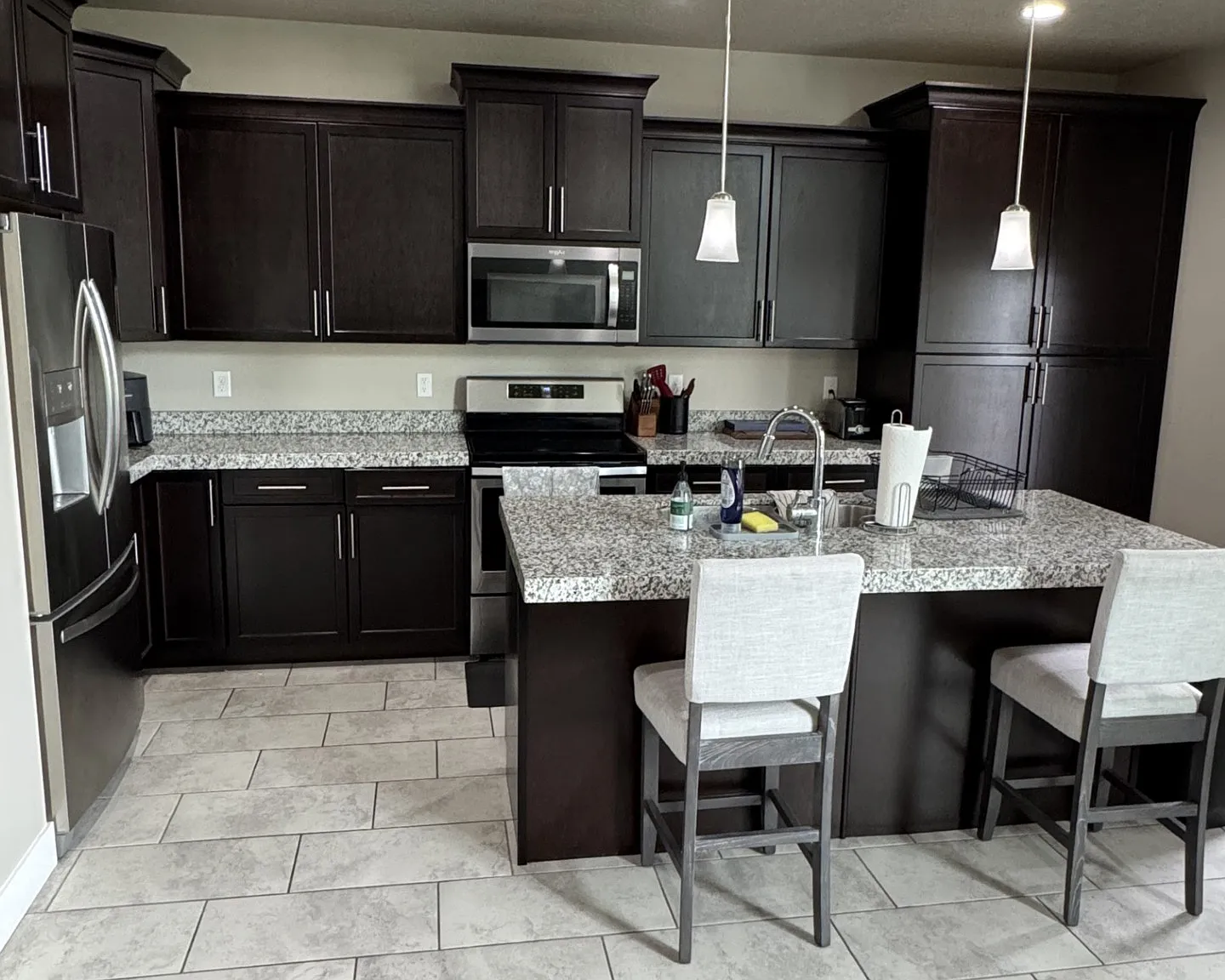 3 bed, 3.5 bath, 2300 sqft, $3,000 — Photo 3