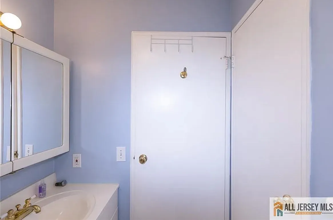 1 bed, 602 sqft, $2,200 — Photo 2