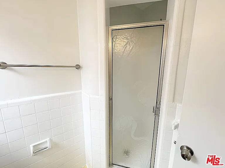 470 S Mariposa Ave — Photo 12