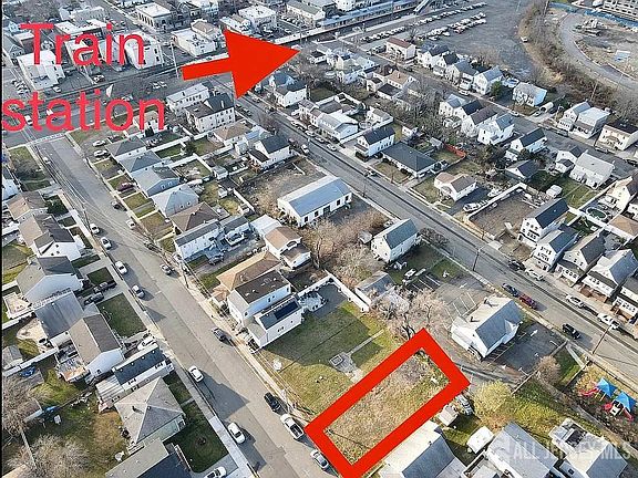 3rd image of 110 Henry St