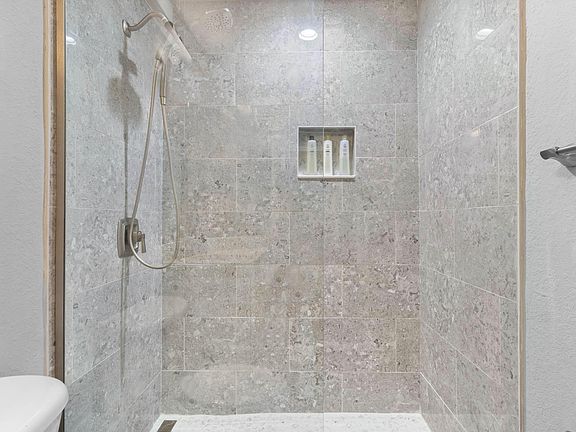4th image of 45 16th St S