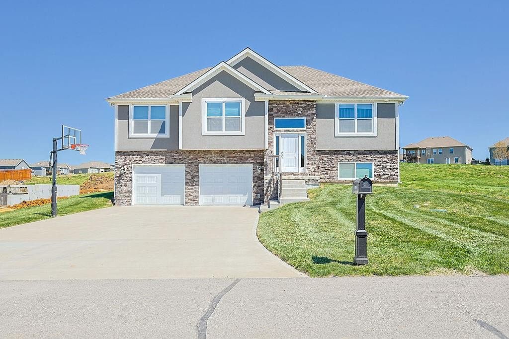 19227 Cherokee St, Saint Joseph, MO 64505 | Zillow