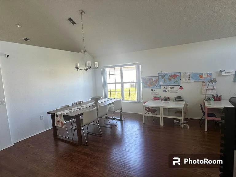 1654 Islebrook Dr — Photo 2
