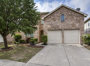 1108 Mockingbird Dr, Aubrey, TX 76227