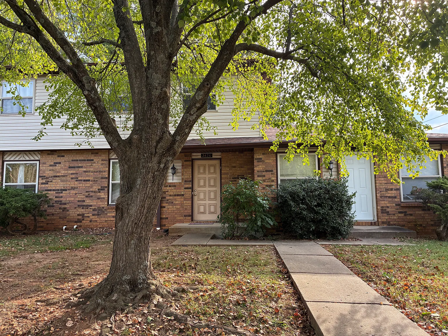 2 bed, 1.5 bath, 900 sqft, $995 — Photo 1