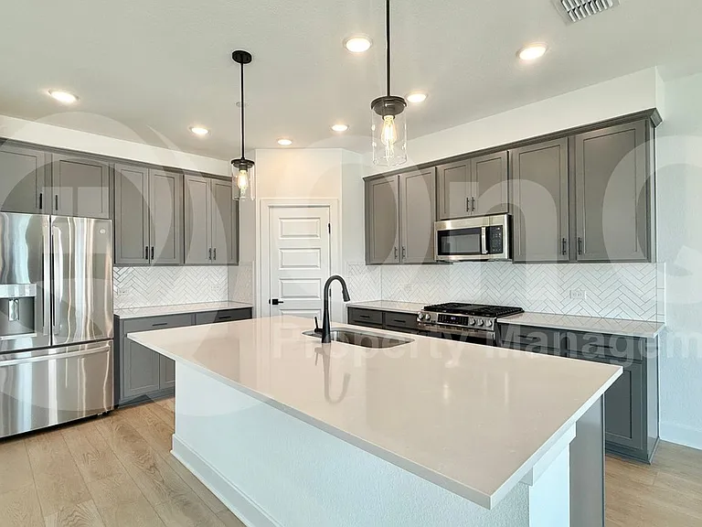 1016 Brickell Loop — Photo 8