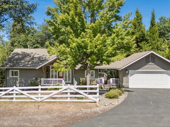 1227 Eddy Dr, Mount Shasta, CA 96067