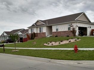 6710 Lacroix Dr, Lincoln, NE 68526