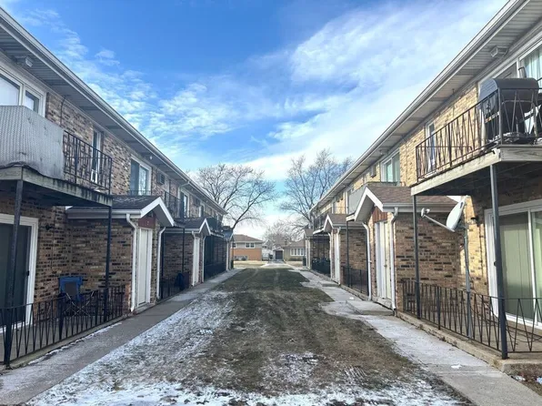 7712 S Harlem Ave #2C, Bridgeview, IL 60455